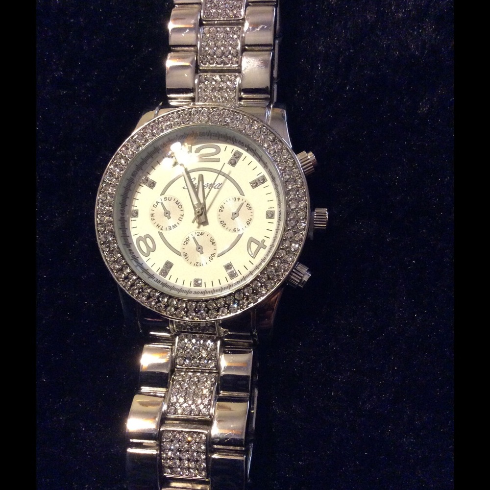 New men's Geneva stainless steel watch.