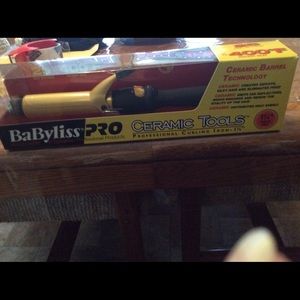 NEW IN BOX CURLING IRON 11/4"