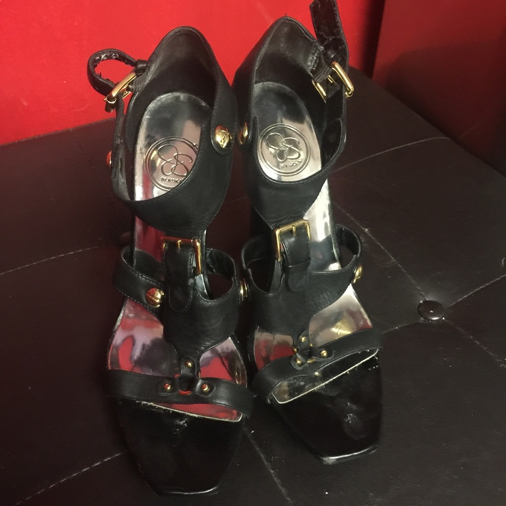 Shoe