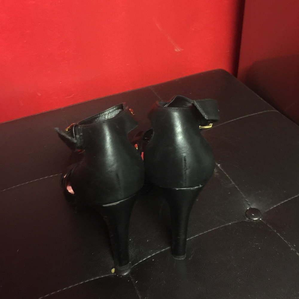 Shoe - Picture 4 of 4