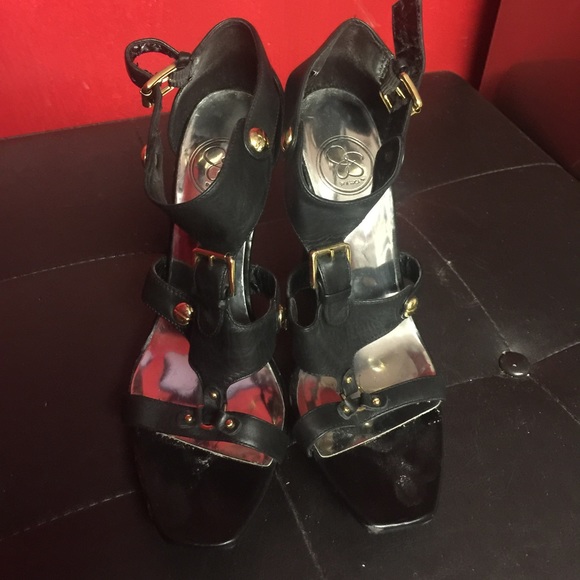 Shoe - Picture 3 of 4