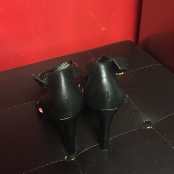 Shoe - Picture 4 of 4