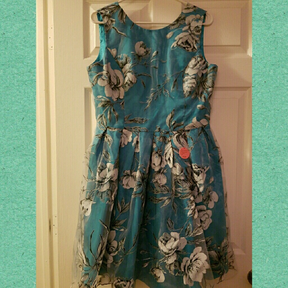 Chichi clothing Blue, white and black dress
