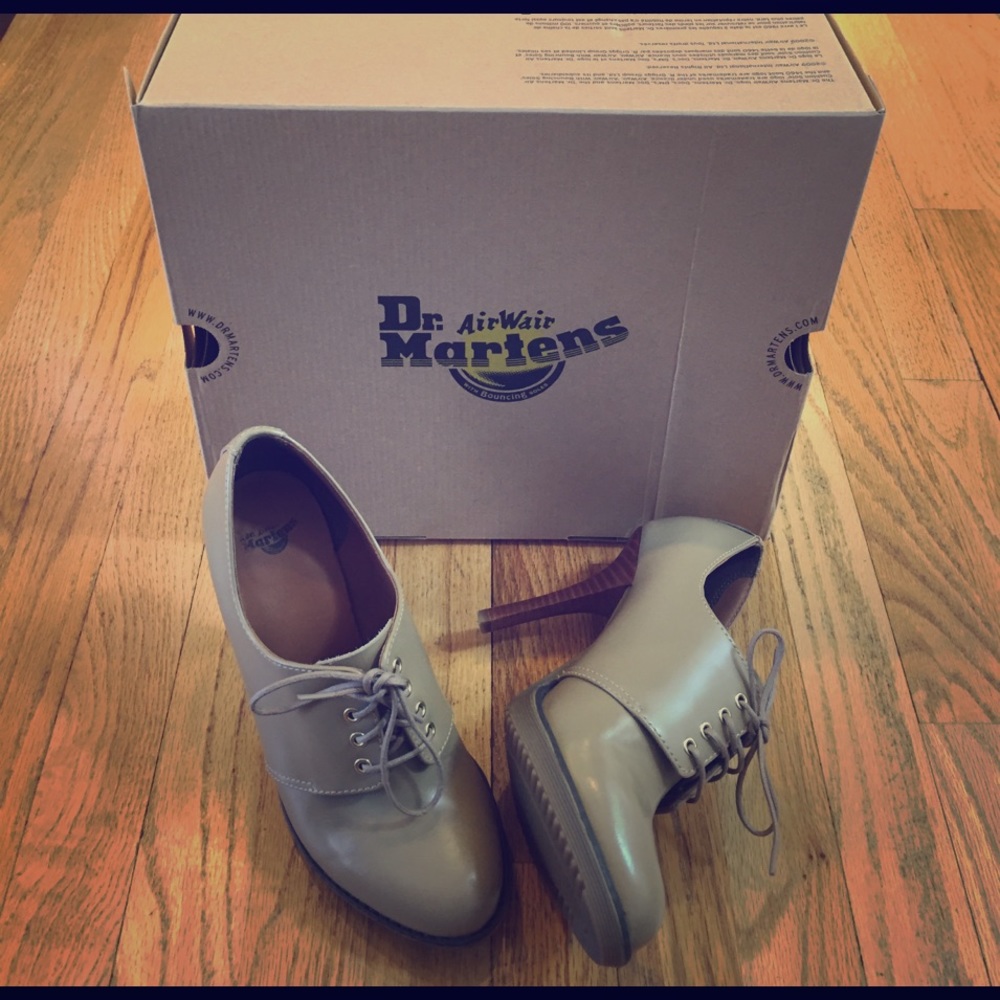Dr. Martens Shoes - OFIRA / Buff Beige