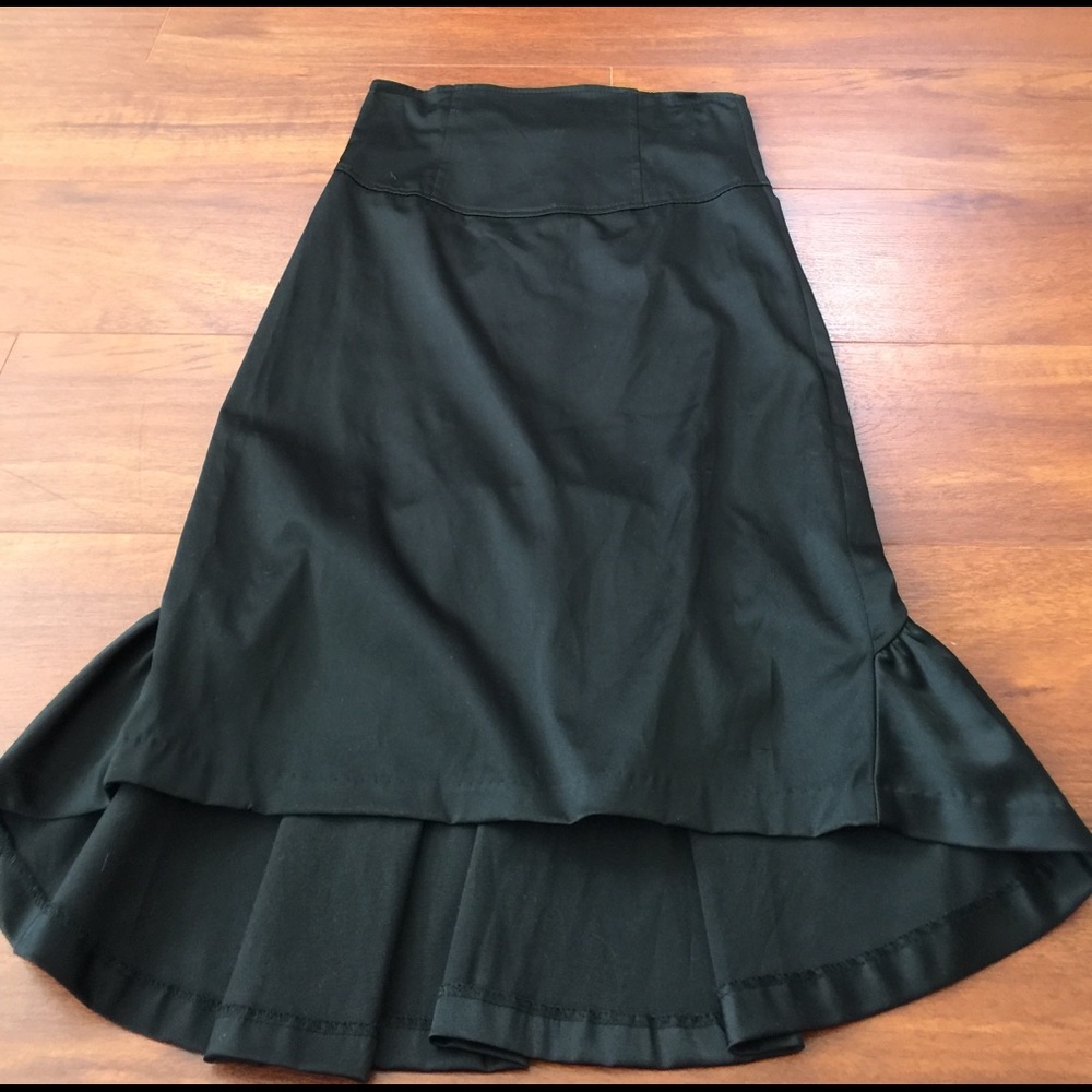 Highwaisted hi-low skirt