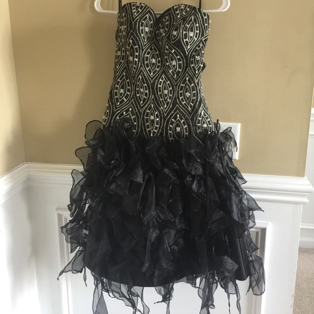 Formal Dress đź‘— - Picture 2 of 5