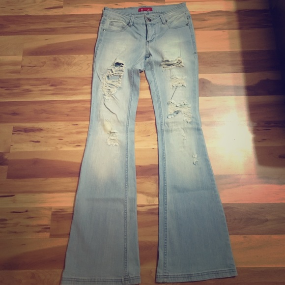 Distressed jeans - Picture 2 of 3
