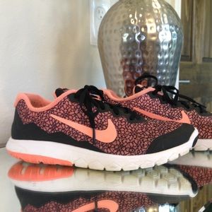 Pink / Coral Women's Nike Flex Experience RN4 Sz8