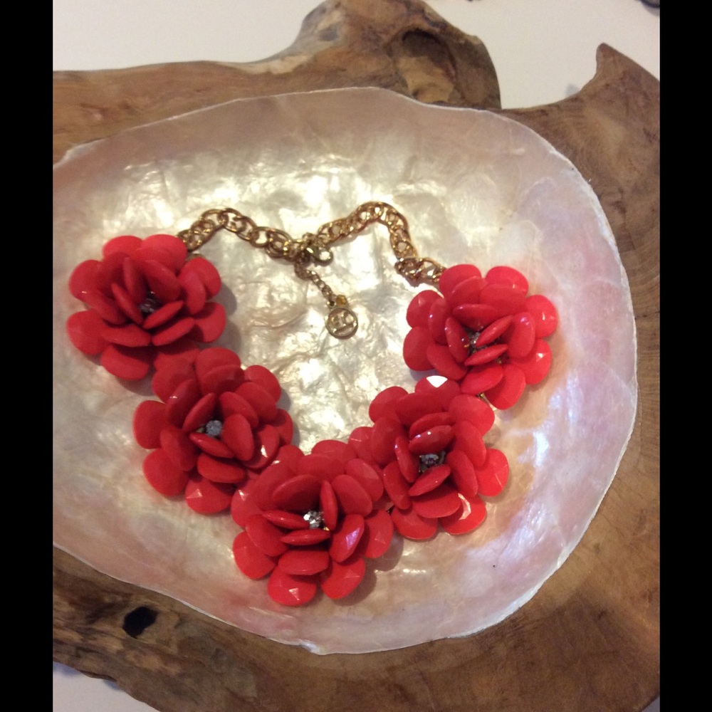 Short floral necklace