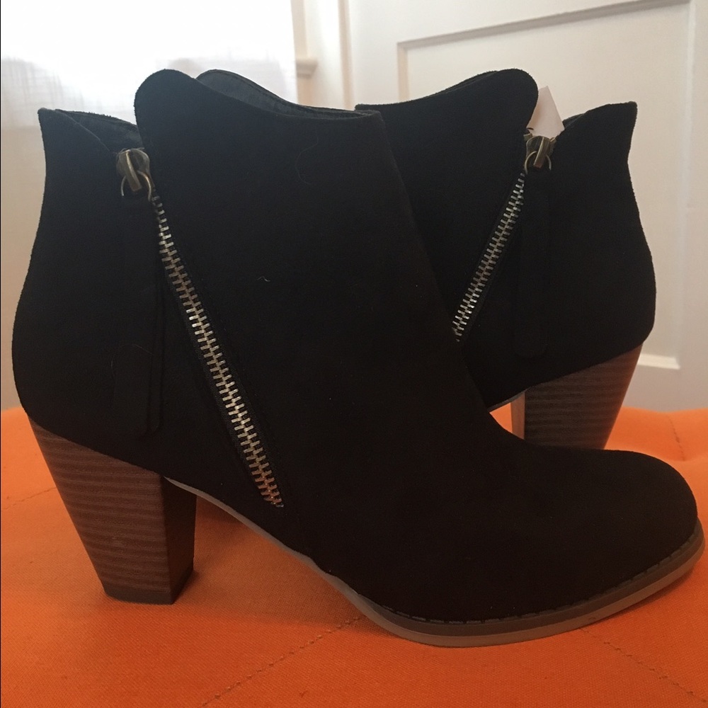 NEVER BEEN WORN Heeled Bootie