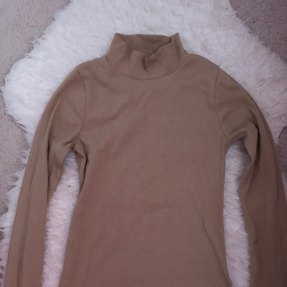 Beige Abercrombie turtleneck