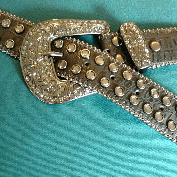 BLACK 1 1/2" LADIES GATOR PRINT CRYSTAL STUD BELT - Picture 1 of 3