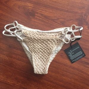 Acacia nusa crochet bottom clay