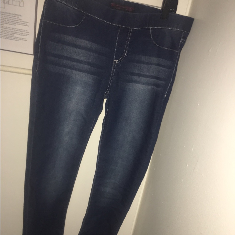 Jeggings with real back pockets!