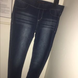 Jeggings with real back pockets!