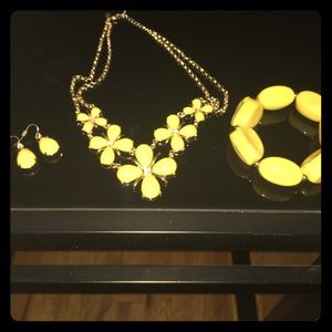 Gold and yellow fashion jewelry set