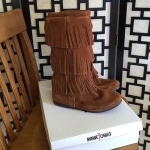 BRAND NEW MINNETONKA BOOTS
