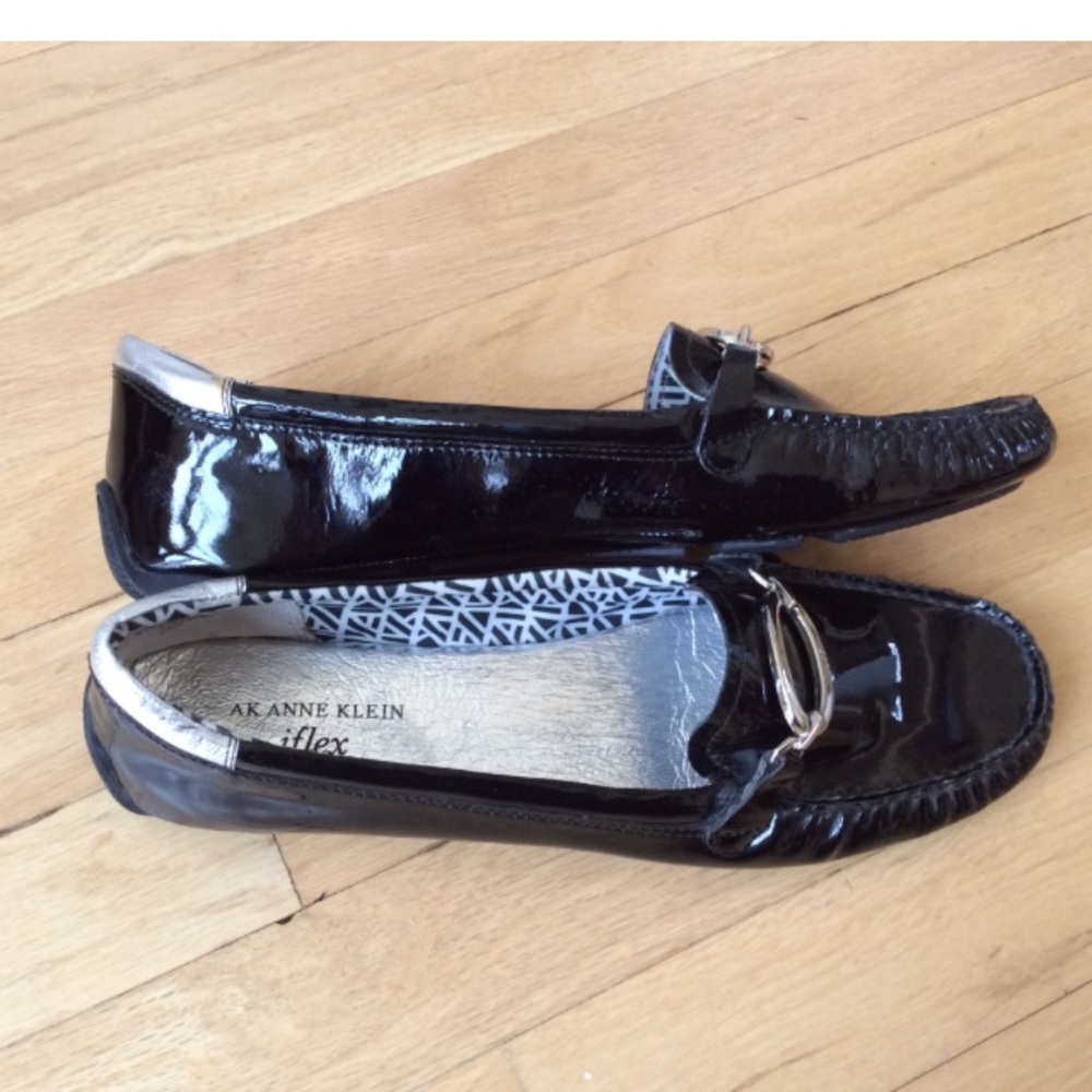 Ann Klein black patent leather flats Never worn.