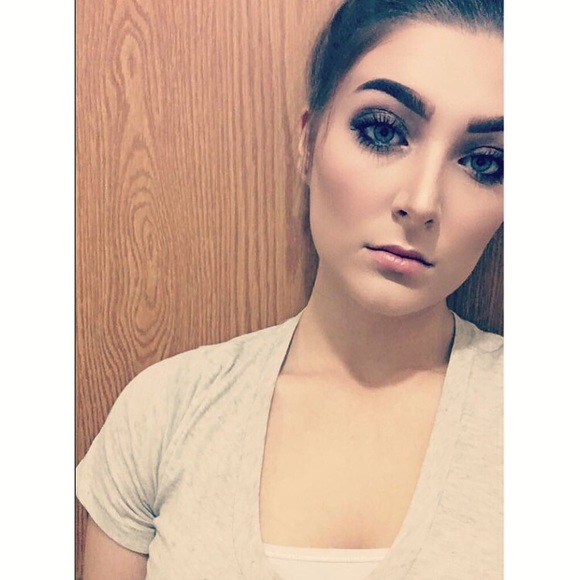 Meet your Posher, Stephanie - Picture 1 of 1