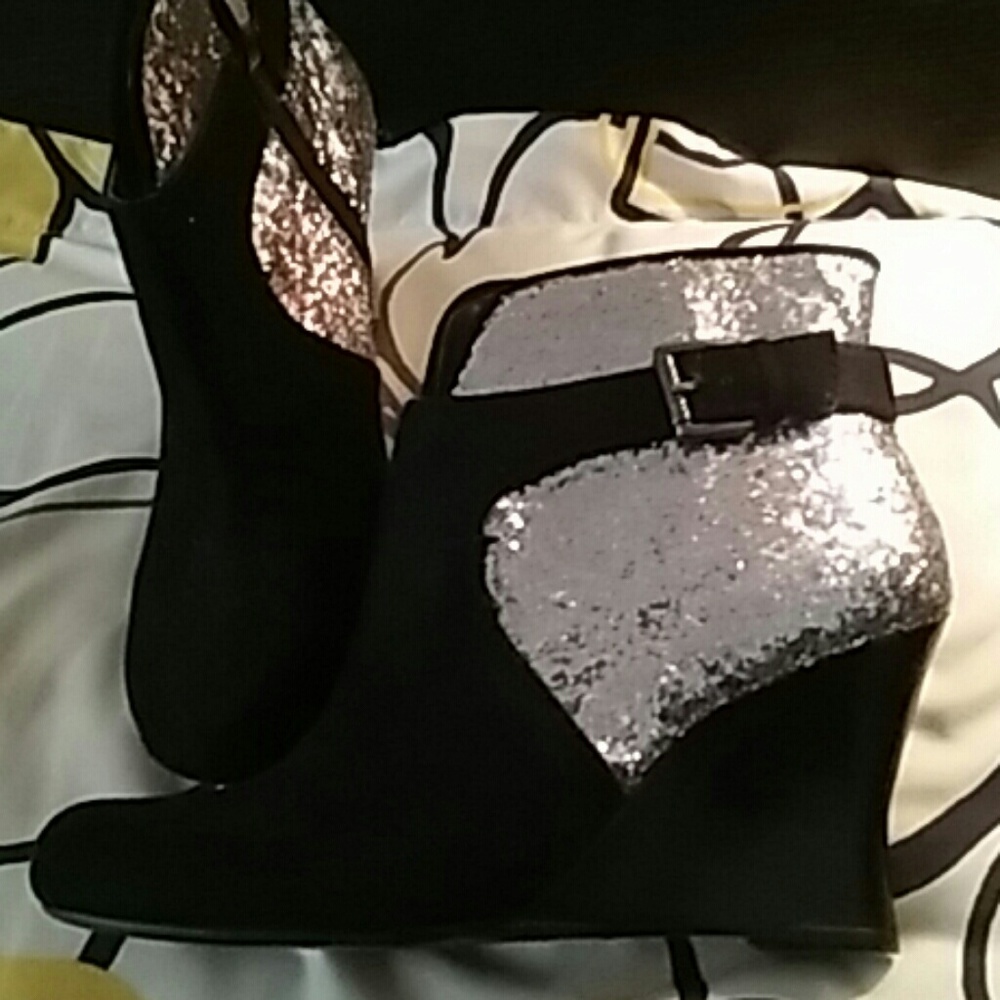 Pair of boots