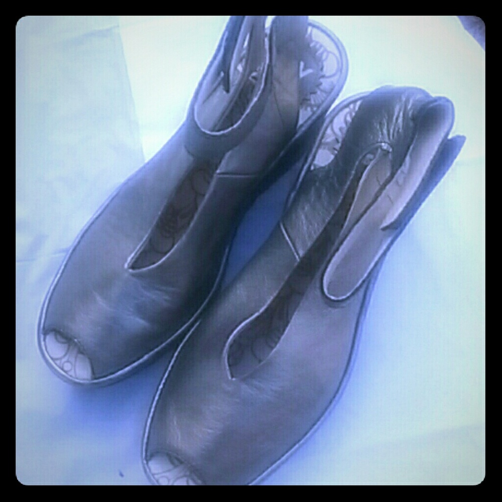 Fly London sandal