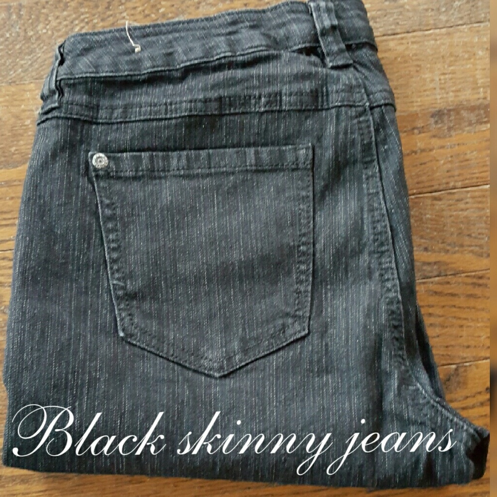 Black skinny jeans.
