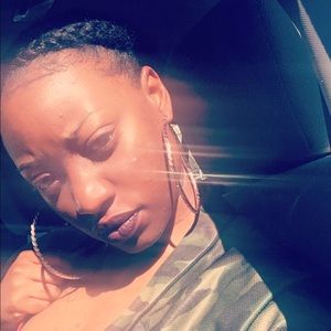 Meet your Posher, Antoinette