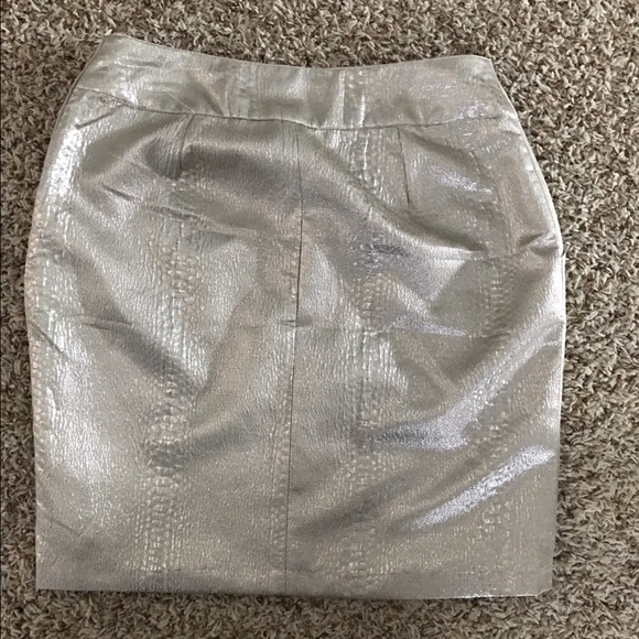 Gold skirt - Picture 2 of 3