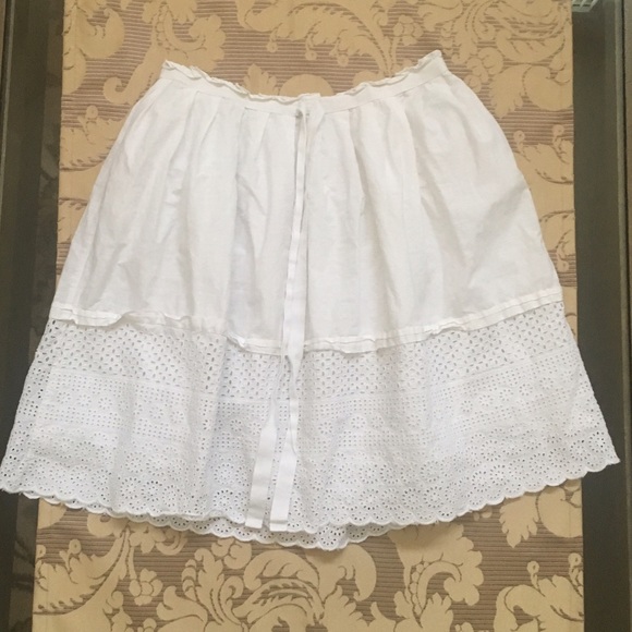 GAP Dresses & Skirts - Gap Embroidered Midi White Skirt, Size 4 GAP Dresses & Skirts - Gap Embroidered Midi White Skirt, Size 4