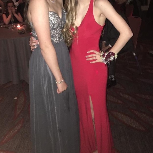 RED PROM DRESS - Picture 2 of 4