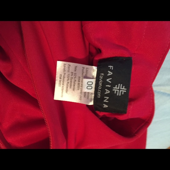 RED PROM DRESS - Picture 3 of 4