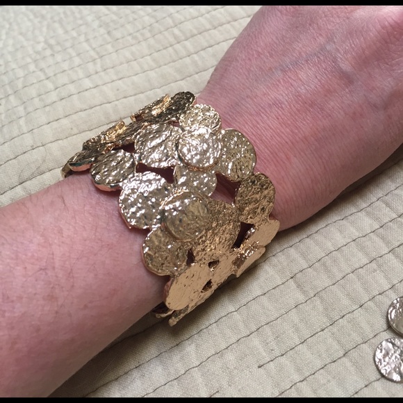 Banana republic matching bracelet and earrings - Picture 2 of 4