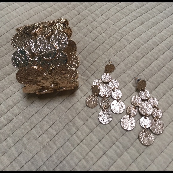 Banana republic matching bracelet and earrings - Picture 4 of 4