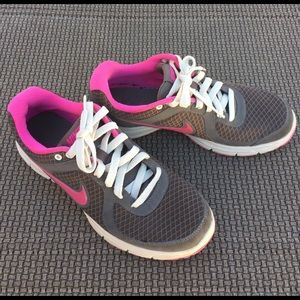 Nike Air Relentless - Women's