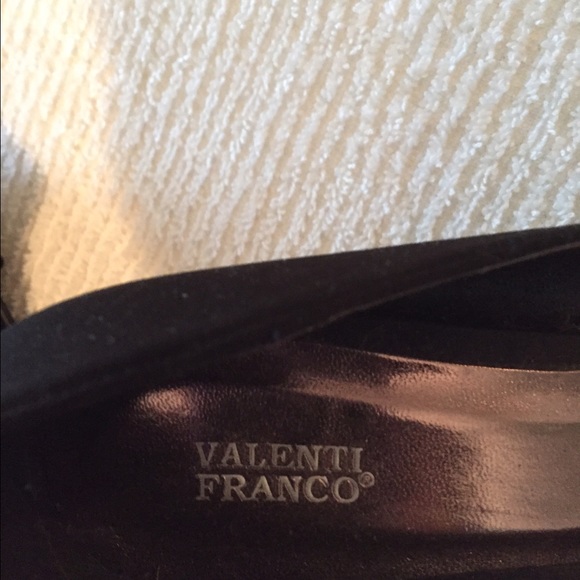 Black ruffle high heels - Picture 2 of 4