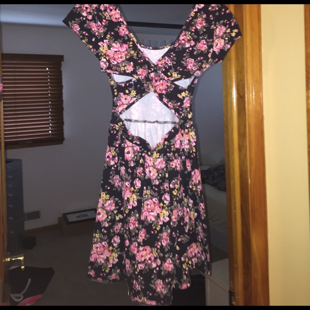 Dress - Picture 2 of 3