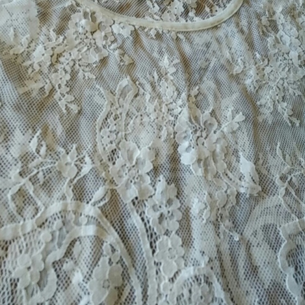 Lace Crop Top - Picture 3 of 3
