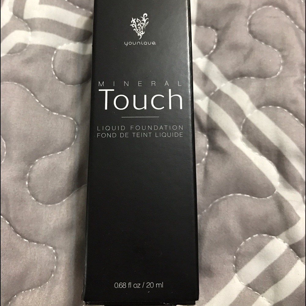 Younique Mineral Touch Liquid Foundation