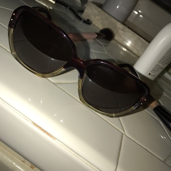 Prada sunglasses! - Picture 1 of 4