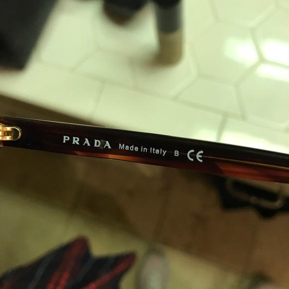 Prada sunglasses! - Picture 3 of 4