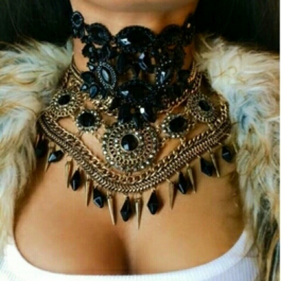 GRAND Statement Necklace - Picture 1 of 4