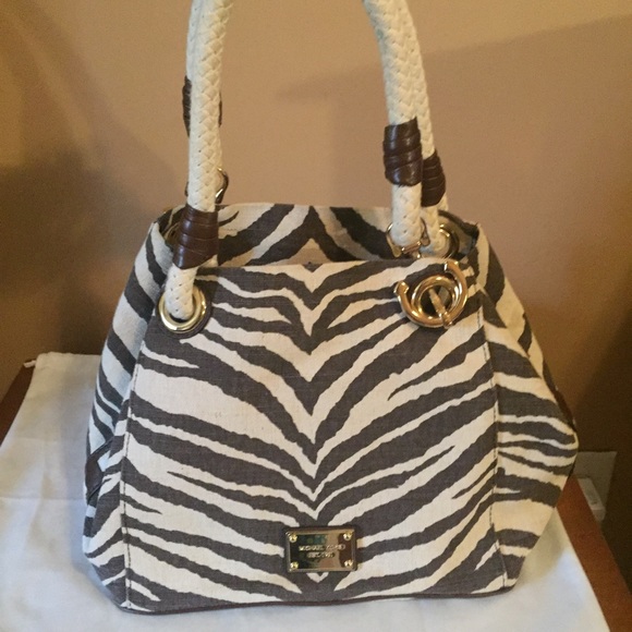 MICHAEL KORS | Marina Tiger | Medium Tote - Picture 1 of 3