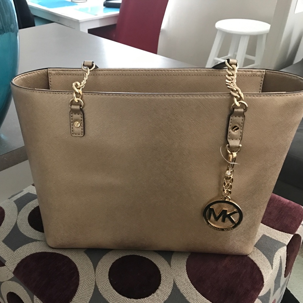 New Michael Kors/ Gold chain Tote (Leather)
