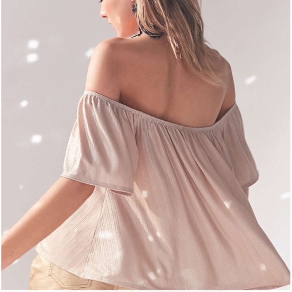Beautiful Cold Shoulder Top - Picture 2 of 5