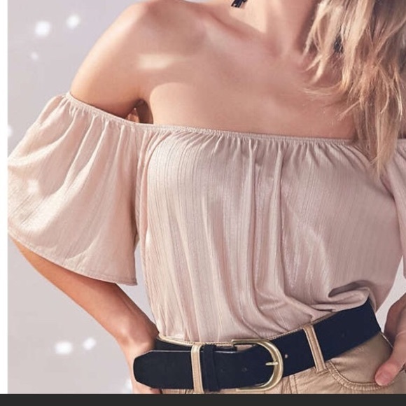 Beautiful Cold Shoulder Top - Picture 1 of 5