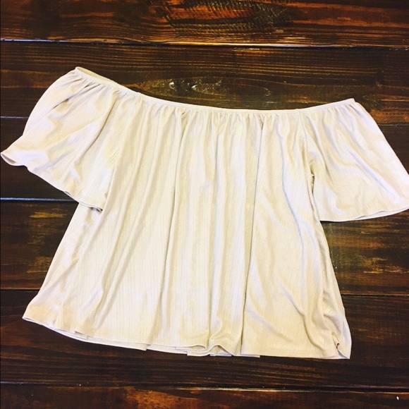 Beautiful Cold Shoulder Top - Picture 3 of 5