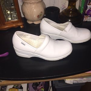 Cherokee nurse shoes