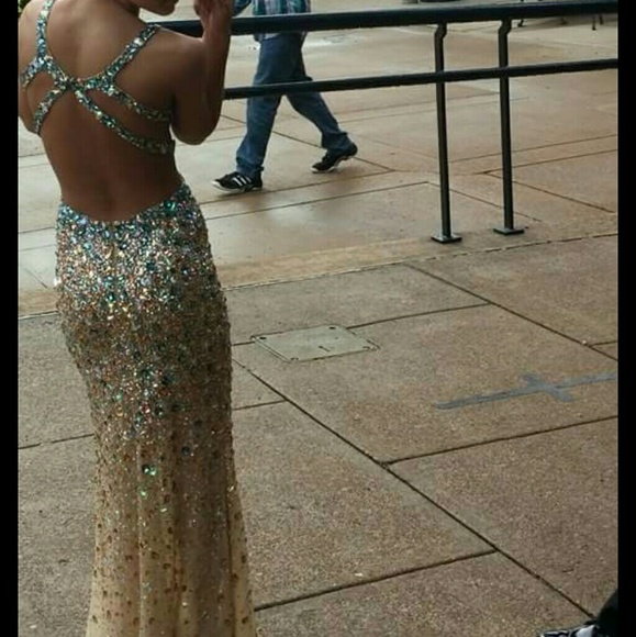 Prom dress - Picture 2 of 4