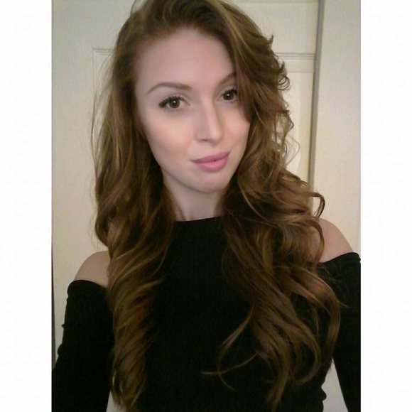 Meet your Posher, Stephanie - Picture 3 of 5