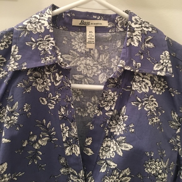 Beautiful floral button up NWT - Picture 3 of 3